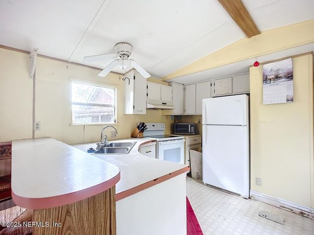 133 MULLIS Avenue, Interlachen, FL 32148