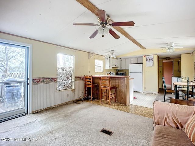 133 MULLIS Avenue, Interlachen, FL 32148