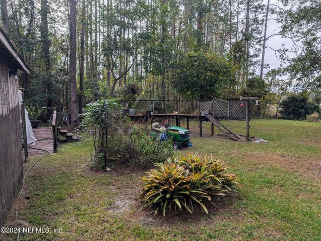 133 MULLIS Avenue, Interlachen, FL 32148