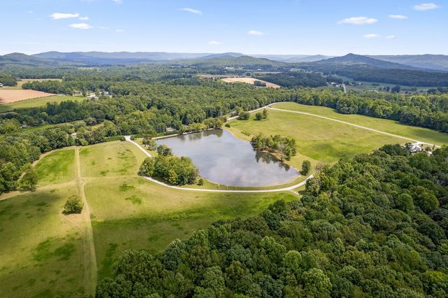 2641 Stamps Shady Grove Rd, Monterey, TN 38574