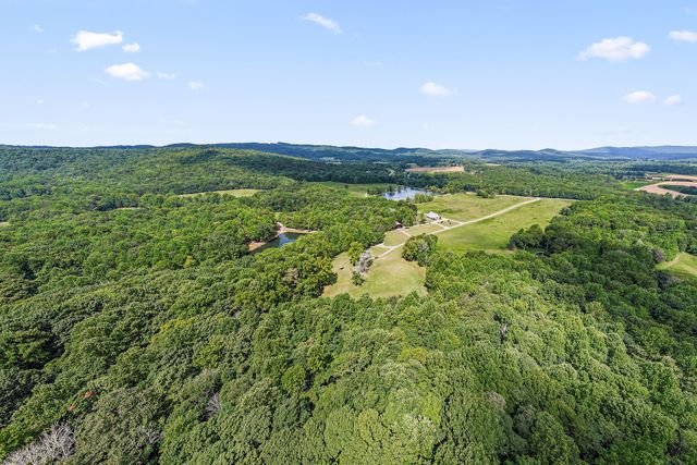 2641 Stamps Shady Grove Rd, Monterey, TN 38574