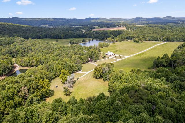 2641 Stamps Shady Grove Rd, Monterey, TN 38574