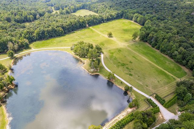 2641 Stamps Shady Grove Rd, Monterey, TN 38574