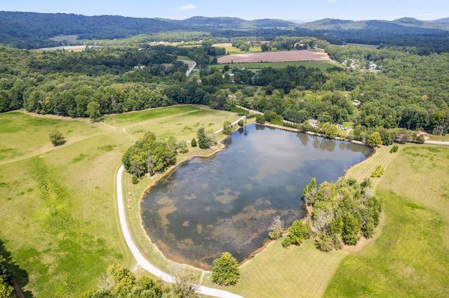 2641 Stamps Shady Grove Rd, Monterey, TN 38574