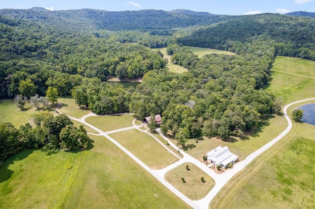 2641 Stamps Shady Grove Rd, Monterey, TN 38574