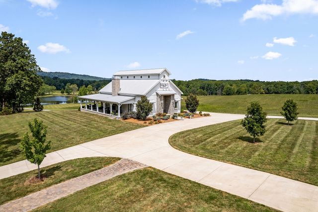 2641 Stamps Shady Grove Rd, Monterey, TN 38574