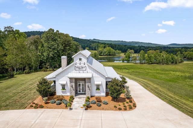 2641 Stamps Shady Grove Rd, Monterey, TN 38574