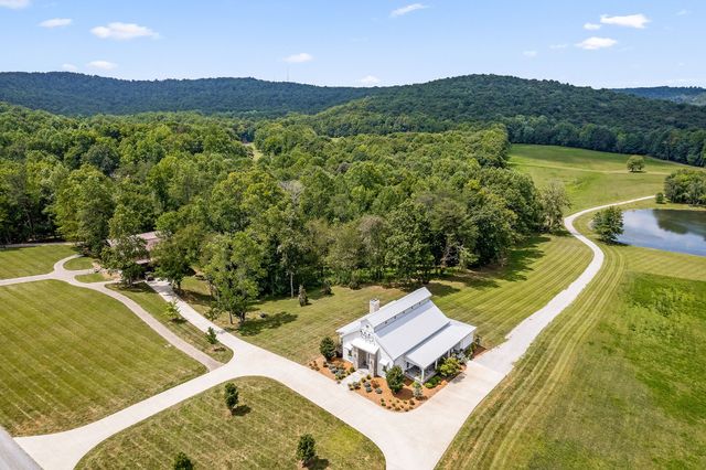 2641 Stamps Shady Grove Rd, Monterey, TN 38574