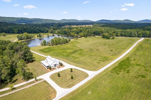 2641 Stamps Shady Grove Rd, Monterey, TN 38574