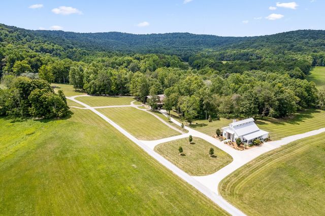 2641 Stamps Shady Grove Rd, Monterey, TN 38574