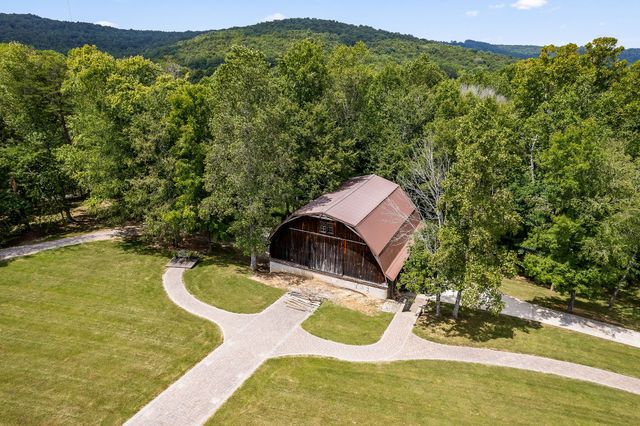 2641 Stamps Shady Grove Rd, Monterey, TN 38574