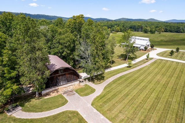 2641 Stamps Shady Grove Rd, Monterey, TN 38574