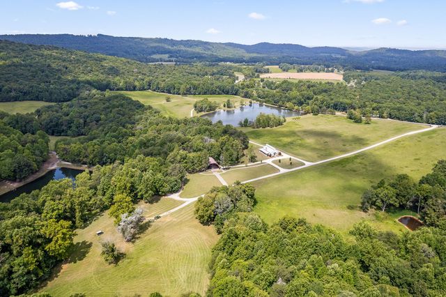 2641 Stamps Shady Grove Rd, Monterey, TN 38574