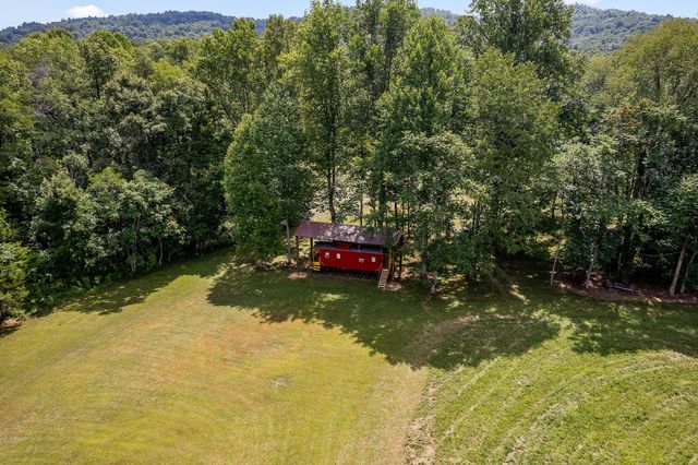 2641 Stamps Shady Grove Rd, Monterey, TN 38574