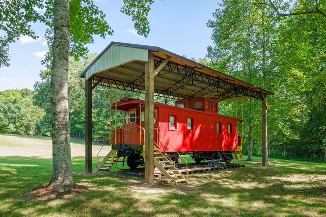 2641 Stamps Shady Grove Rd, Monterey, TN 38574