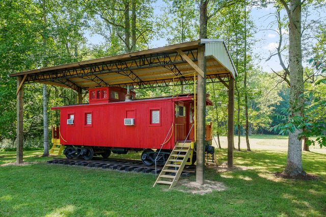 2641 Stamps Shady Grove Rd, Monterey, TN 38574