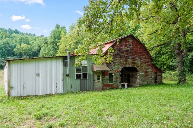 2641 Stamps Shady Grove Rd, Monterey, TN 38574