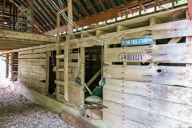 2641 Stamps Shady Grove Rd, Monterey, TN 38574