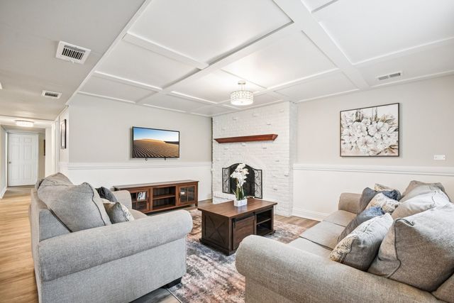 941 W Army Trail Boulevard, Addison, IL 60101