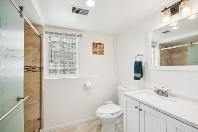 941 W Army Trail Boulevard, Addison, IL 60101