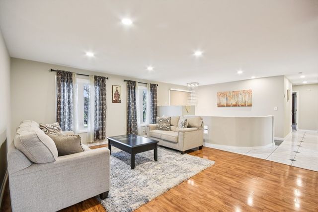 941 W Army Trail Boulevard, Addison, IL 60101