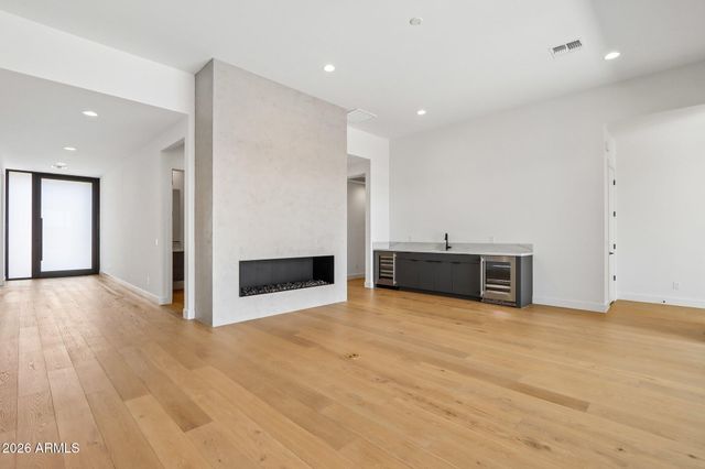 2421 E AQUARIUS Place, Chandler, AZ 85249