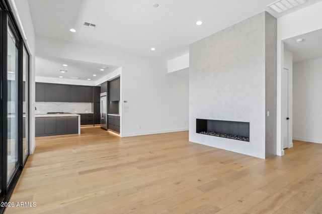 2421 E AQUARIUS Place, Chandler, AZ 85249