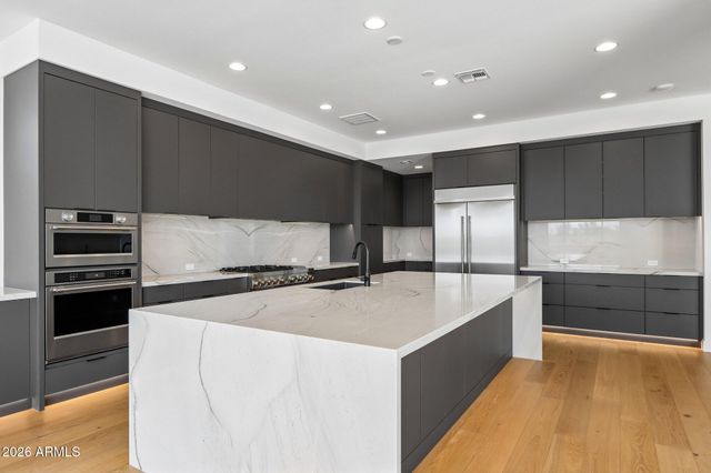 2421 E AQUARIUS Place, Chandler, AZ 85249