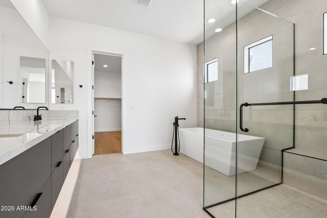 2421 E AQUARIUS Place, Chandler, AZ 85249