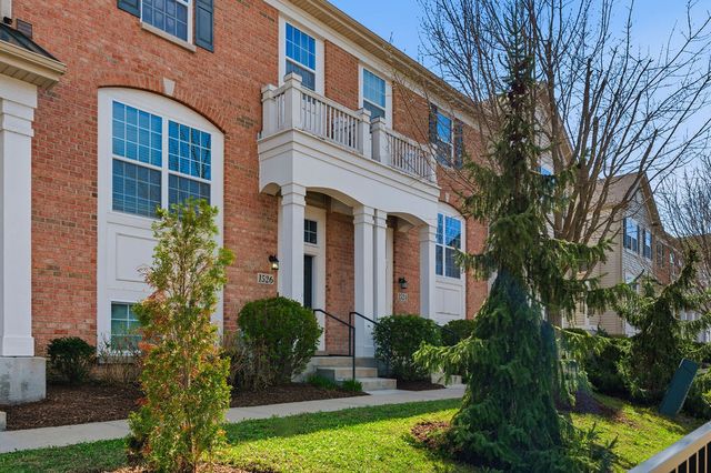 1526 E Arbor Lane, Arlington Heights, IL 60004
