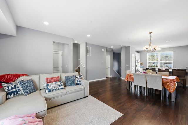 1526 E Arbor Lane, Arlington Heights, IL 60004