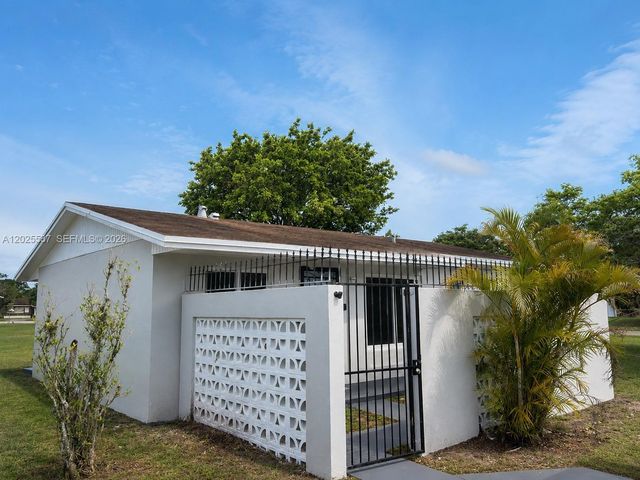 2954 NW 192nd Ter, Miami Gardens, FL 33056