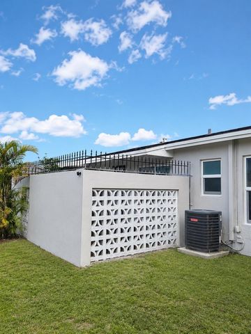 2954 NW 192nd Ter, Miami Gardens, FL 33056
