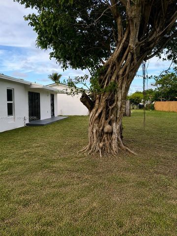 2954 NW 192nd Ter, Miami Gardens, FL 33056