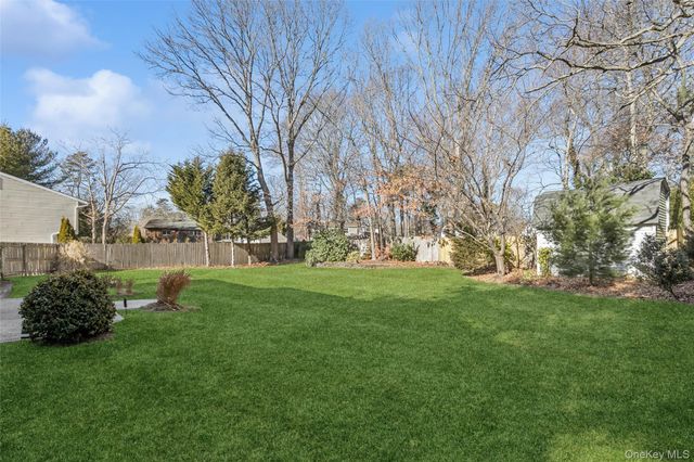 5 Haiti Lane, Coram, NY 11727