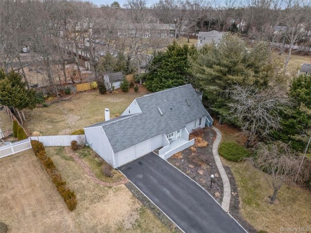 5 Haiti Lane, Coram, NY 11727