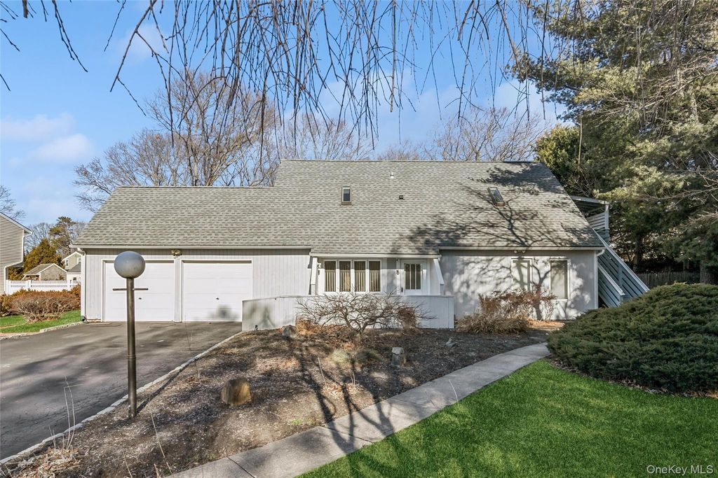 5 Haiti Lane, Coram, NY 11727