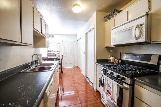 3726 Glow Drive, Las Vegas, NV 89115