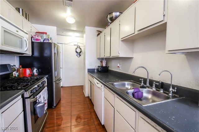 3726 Glow Drive, Las Vegas, NV 89115