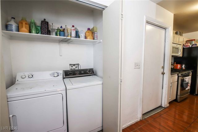 3726 Glow Drive, Las Vegas, NV 89115