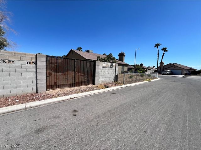 3726 Glow Drive, Las Vegas, NV 89115