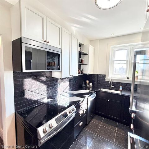 8120 E Jefferso E Jefferson Avenue 7E, Detroit, MI 48214