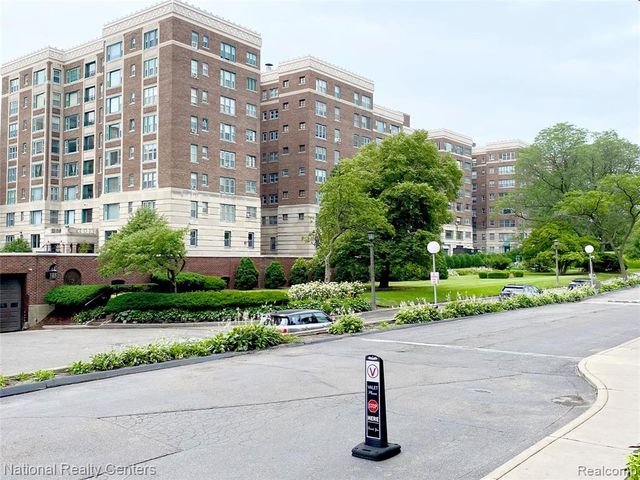 8120 E Jefferso E Jefferson Avenue 7E, Detroit, MI 48214