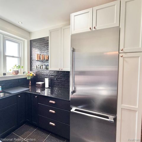 8120 E Jefferso E Jefferson Avenue 7E, Detroit, MI 48214