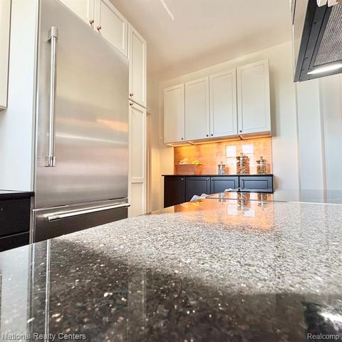 8120 E Jefferso E Jefferson Avenue 7E, Detroit, MI 48214