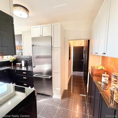 8120 E Jefferso E Jefferson Avenue 7E, Detroit, MI 48214