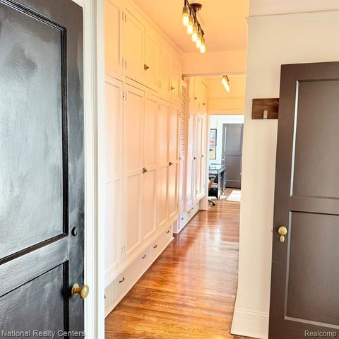 8120 E Jefferso E Jefferson Avenue 7E, Detroit, MI 48214