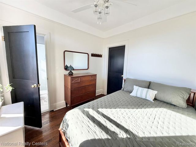 8120 E Jefferso E Jefferson Avenue 7E, Detroit, MI 48214