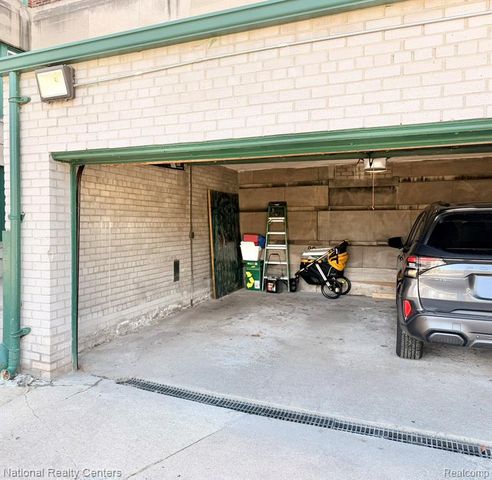 8120 E Jefferso E Jefferson Avenue 7E, Detroit, MI 48214