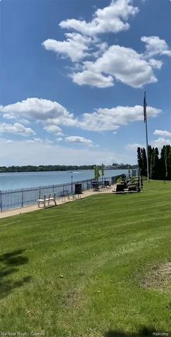 8120 E Jefferso E Jefferson Avenue 7E, Detroit, MI 48214